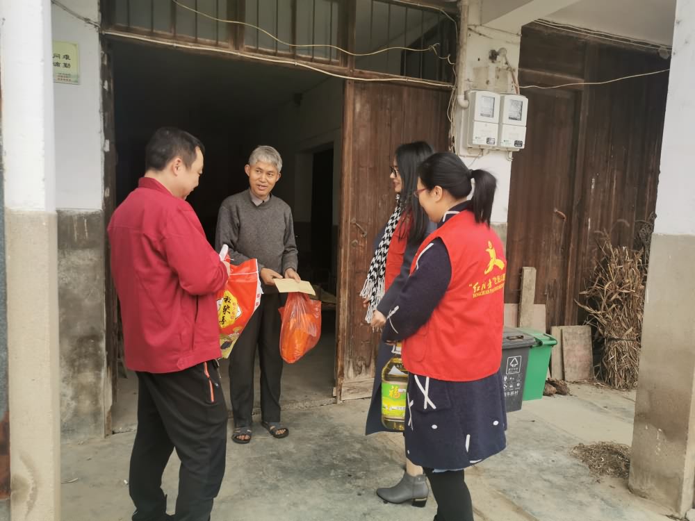 慰問(wèn)結(jié)對(duì)困難戶